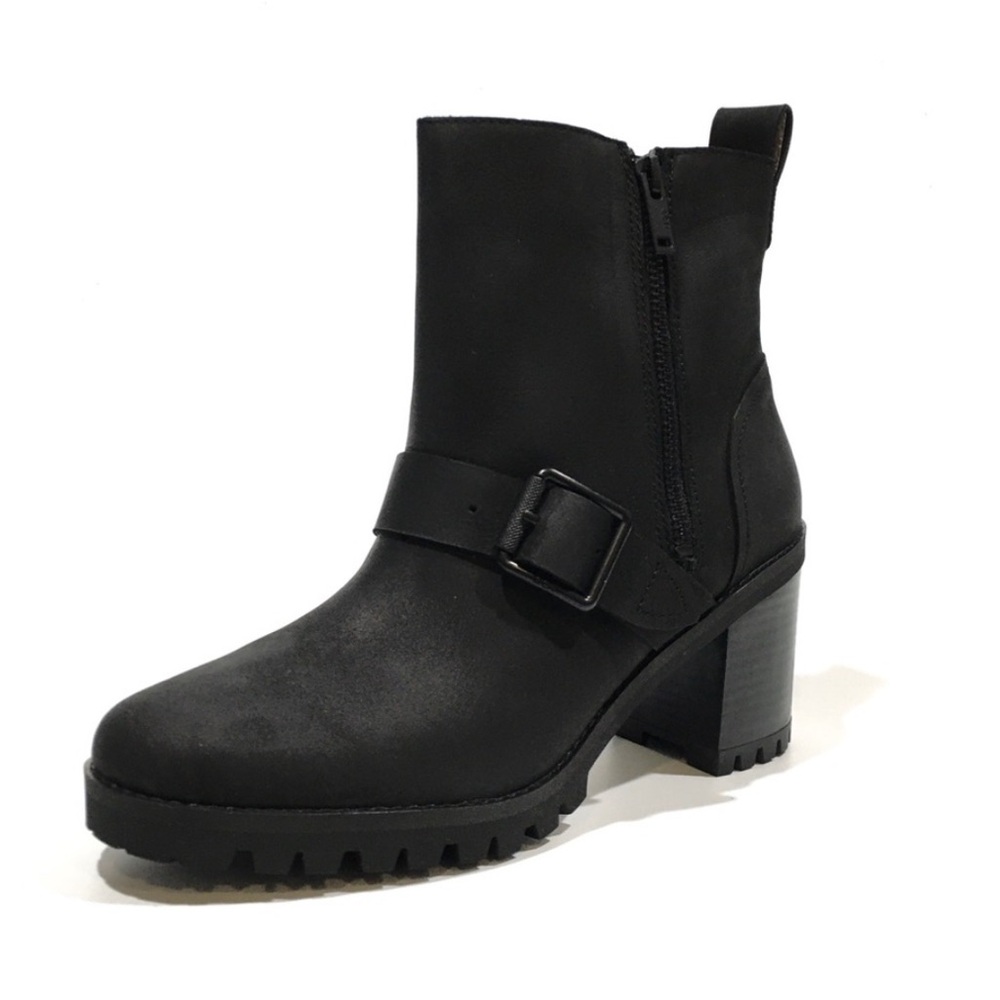 NWOT UGG Fern Waterproof Black Leather Buckle Boots Size 8